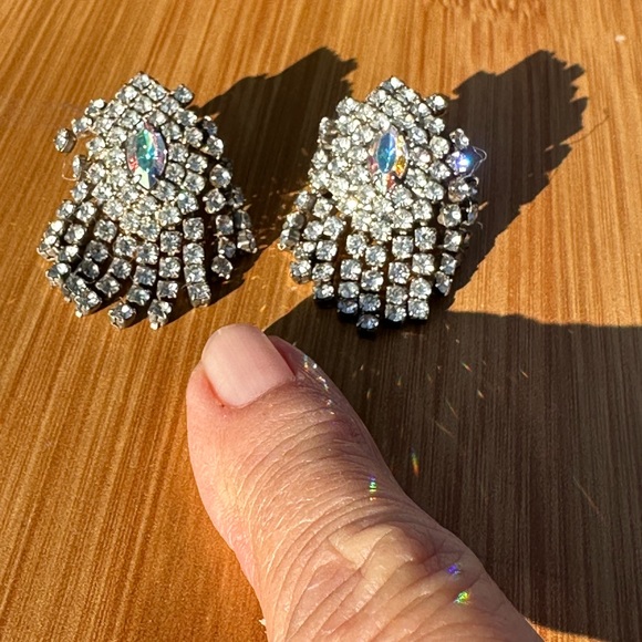 Aurora Borealis crystal Fringe Earrings clips onscircs 1960 - Picture 4 of 6
